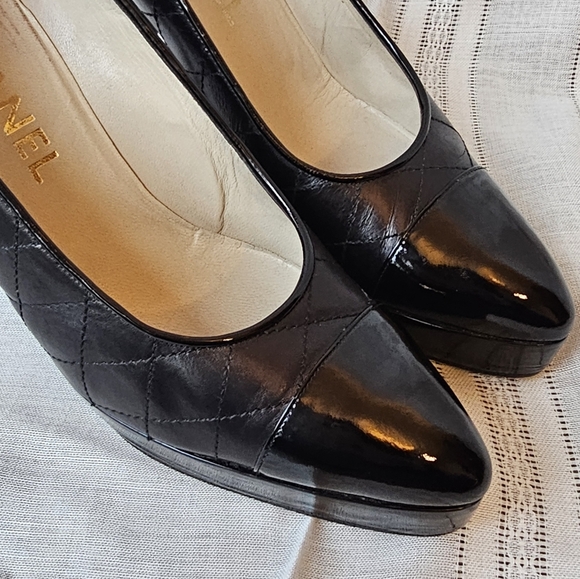 Authentic Vintage Chanel Patent Leather Quilted Pumps Heels Size 39.5 - Picture 8 of 16